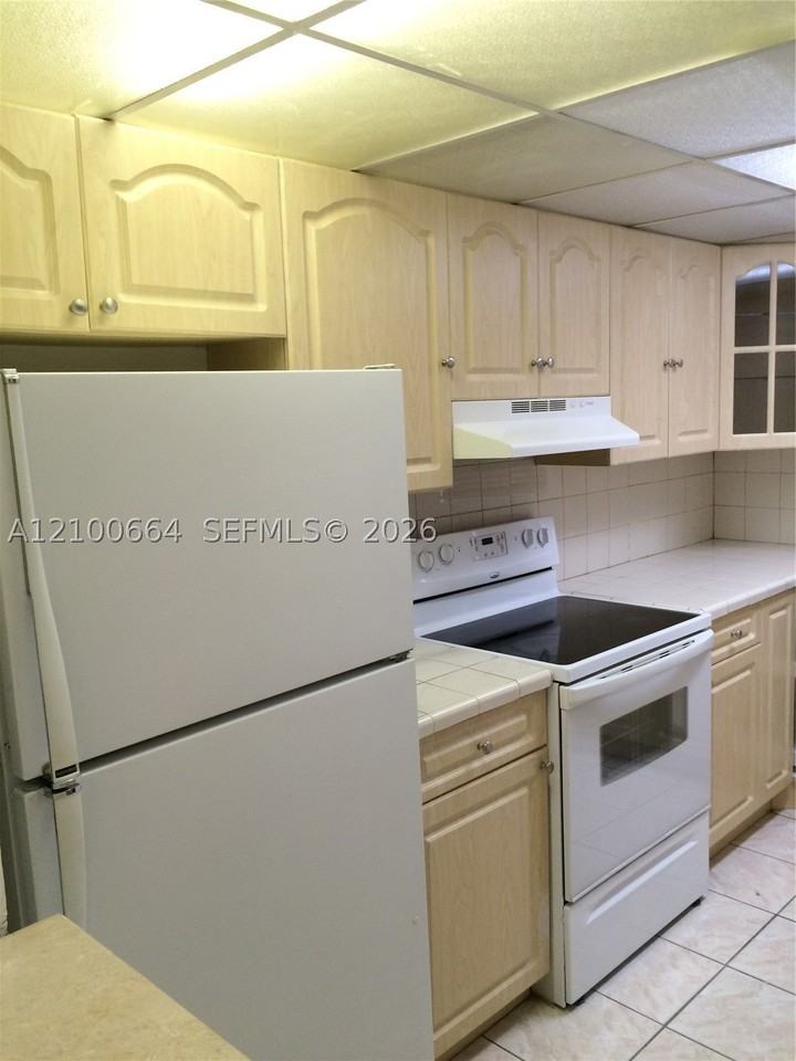 20 Nw 87th Ave #A216 - Photo 3 of 22