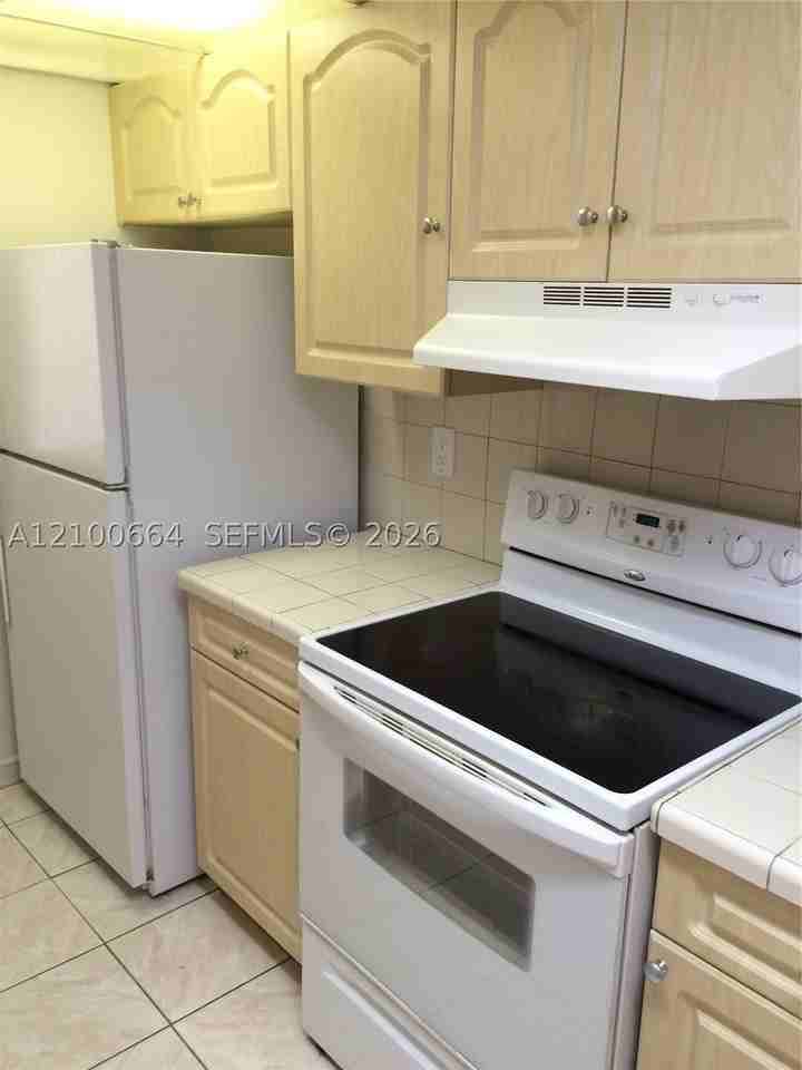 20 Nw 87th Ave #A216 - Photo 4 of 22