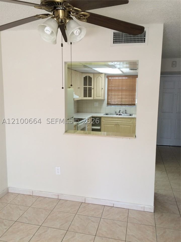 20 Nw 87th Ave #A216 - Photo 6 of 22