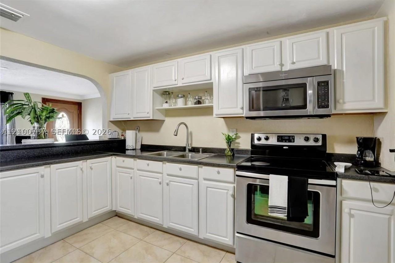 1825 Fern Rd - Photo 4 of 20