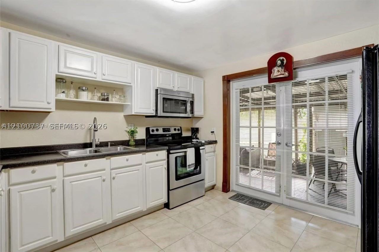 1825 Fern Rd - Photo 5 of 20