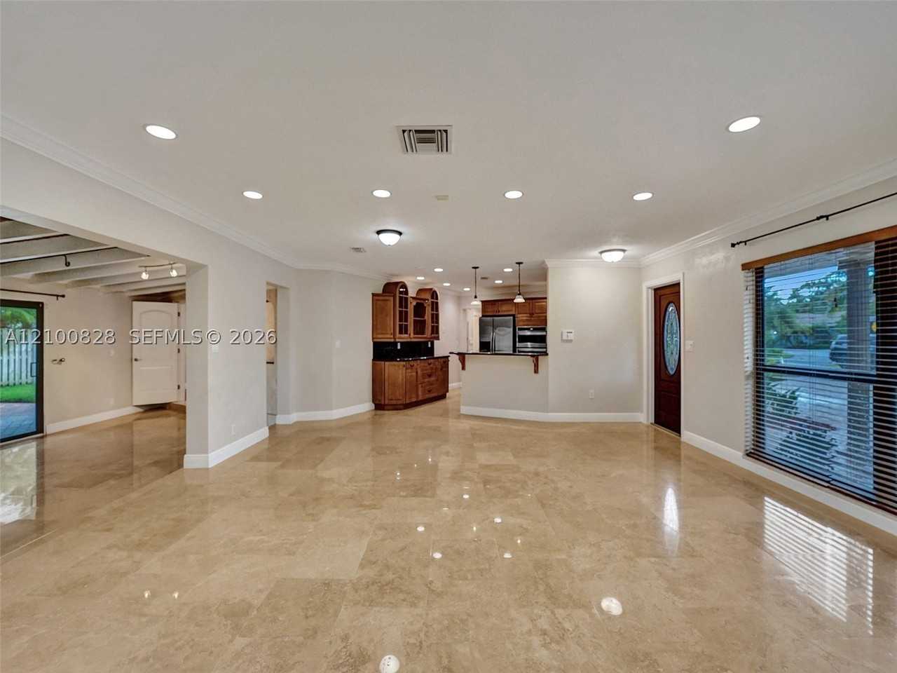 2756 Ne 33rd St - Photo 6 of 50