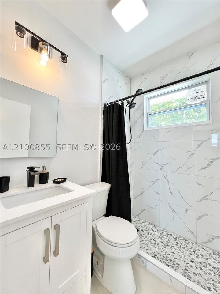200 Nw 17th Ct #0 - Photo 5 of 22