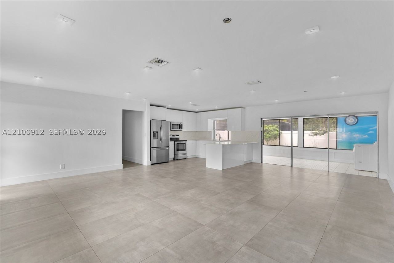 4546 Sw 51st St #4546 - Photo 3 of 32
