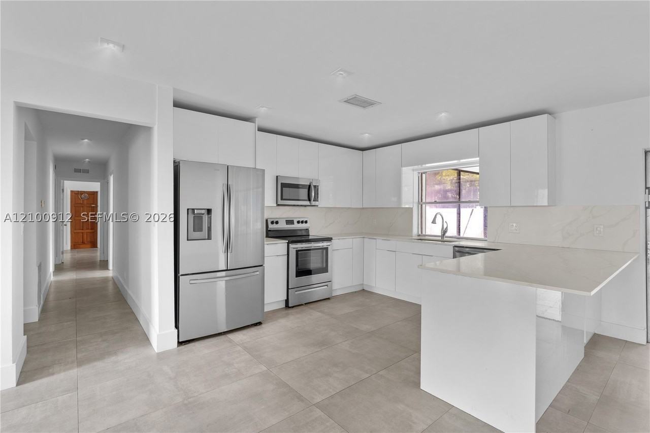 4546 Sw 51st St #4546 - Photo 4 of 32
