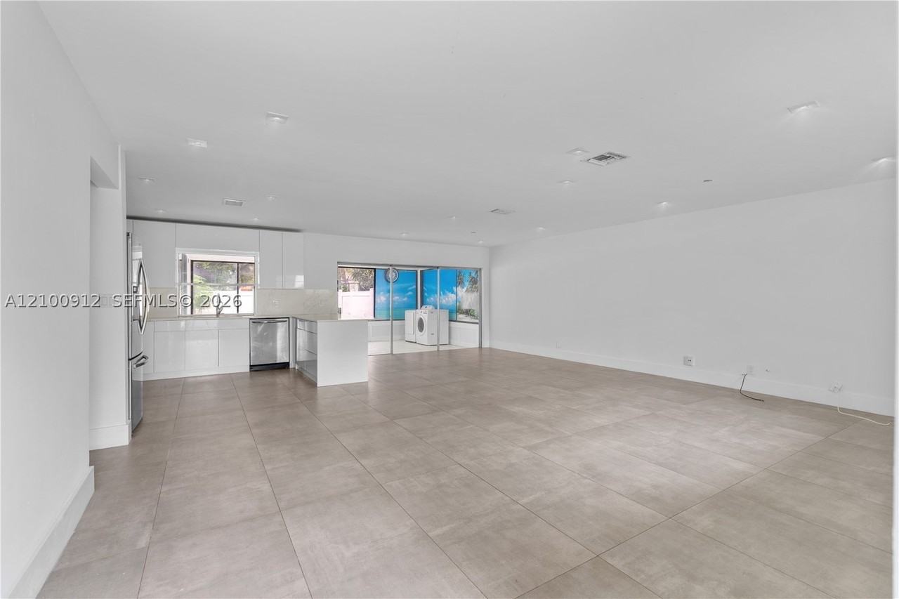 4546 Sw 51st St #4546 - Photo 5 of 32