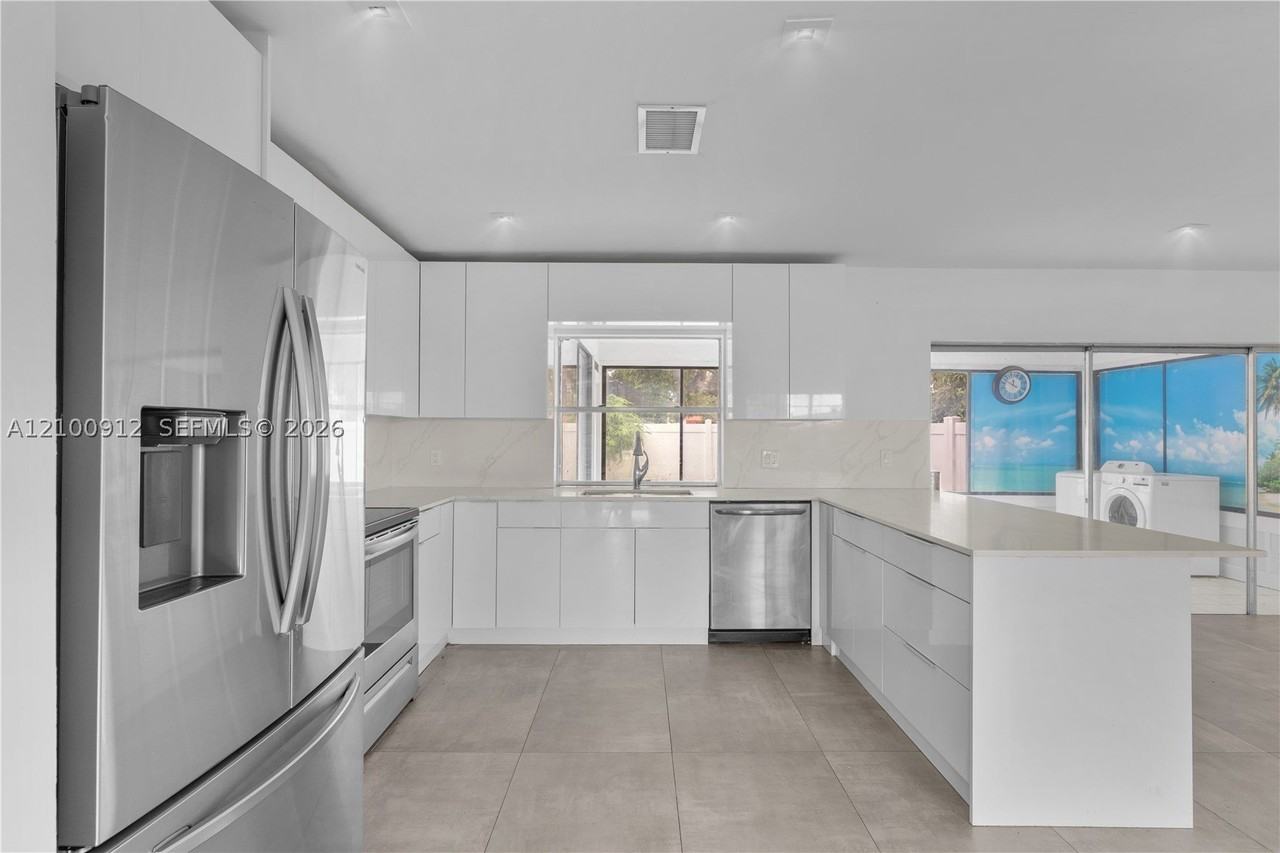 4546 Sw 51st St #4546 - Photo 6 of 32