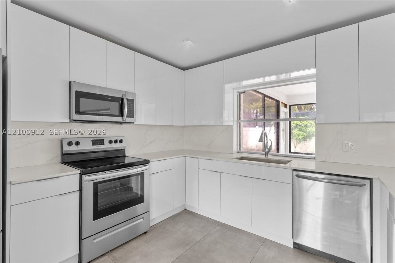 4546 Sw 51st St #4546 - Photo 7 of 32