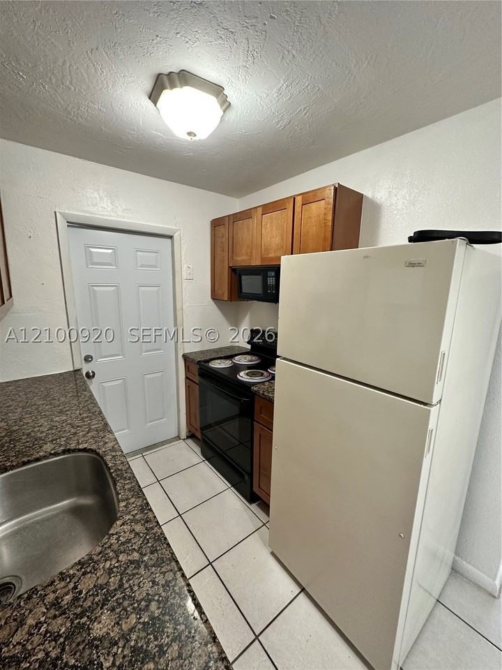2534 Nw 139th St #3 - Photo 3 of 7