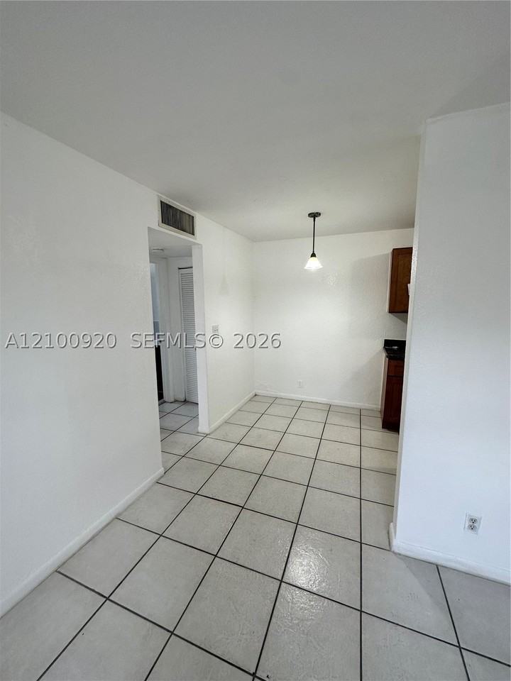 2534 Nw 139th St #3 - Photo 4 of 7