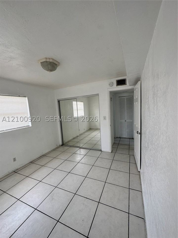 2534 Nw 139th St #3 - Photo 6 of 7