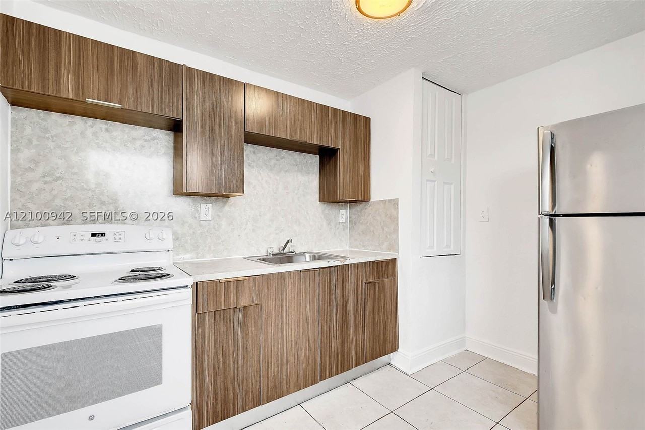 50 Nw 79th St #11 - Photo 4 of 15