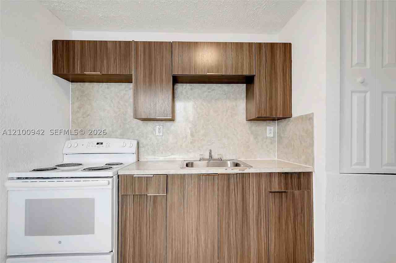 50 Nw 79th St #11 - Photo 5 of 15