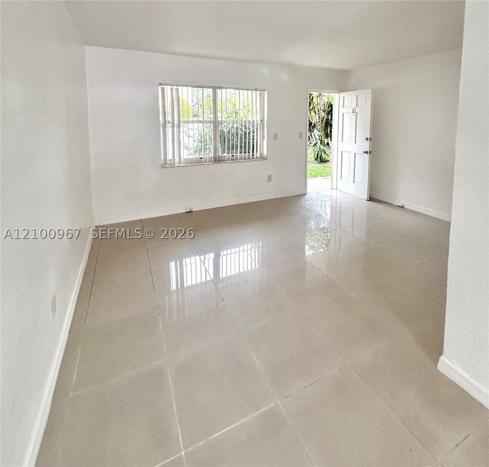 15 Alhambra Cir #16 - Photo 5 of 8