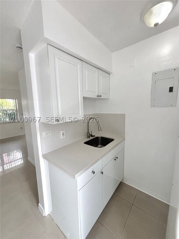 15 Alhambra Cir #16 - Photo 6 of 8