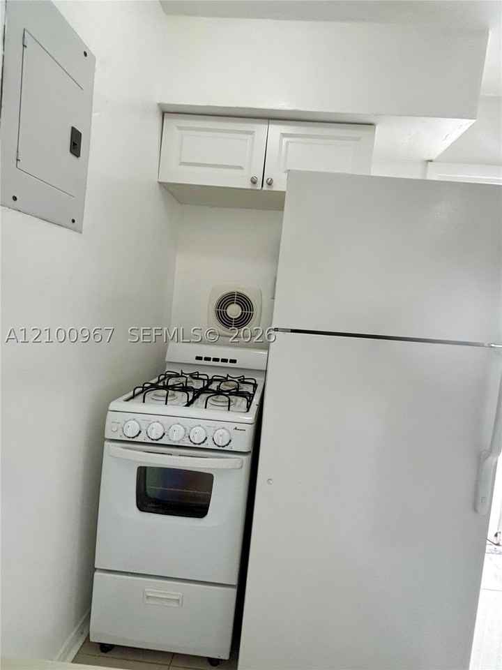 15 Alhambra Cir #16 - Photo 7 of 8