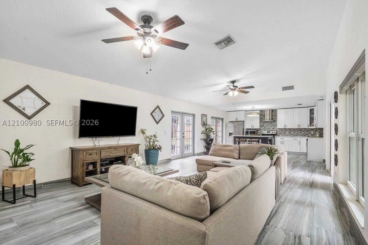 387 Nw 39th Way - Photo 4 of 22