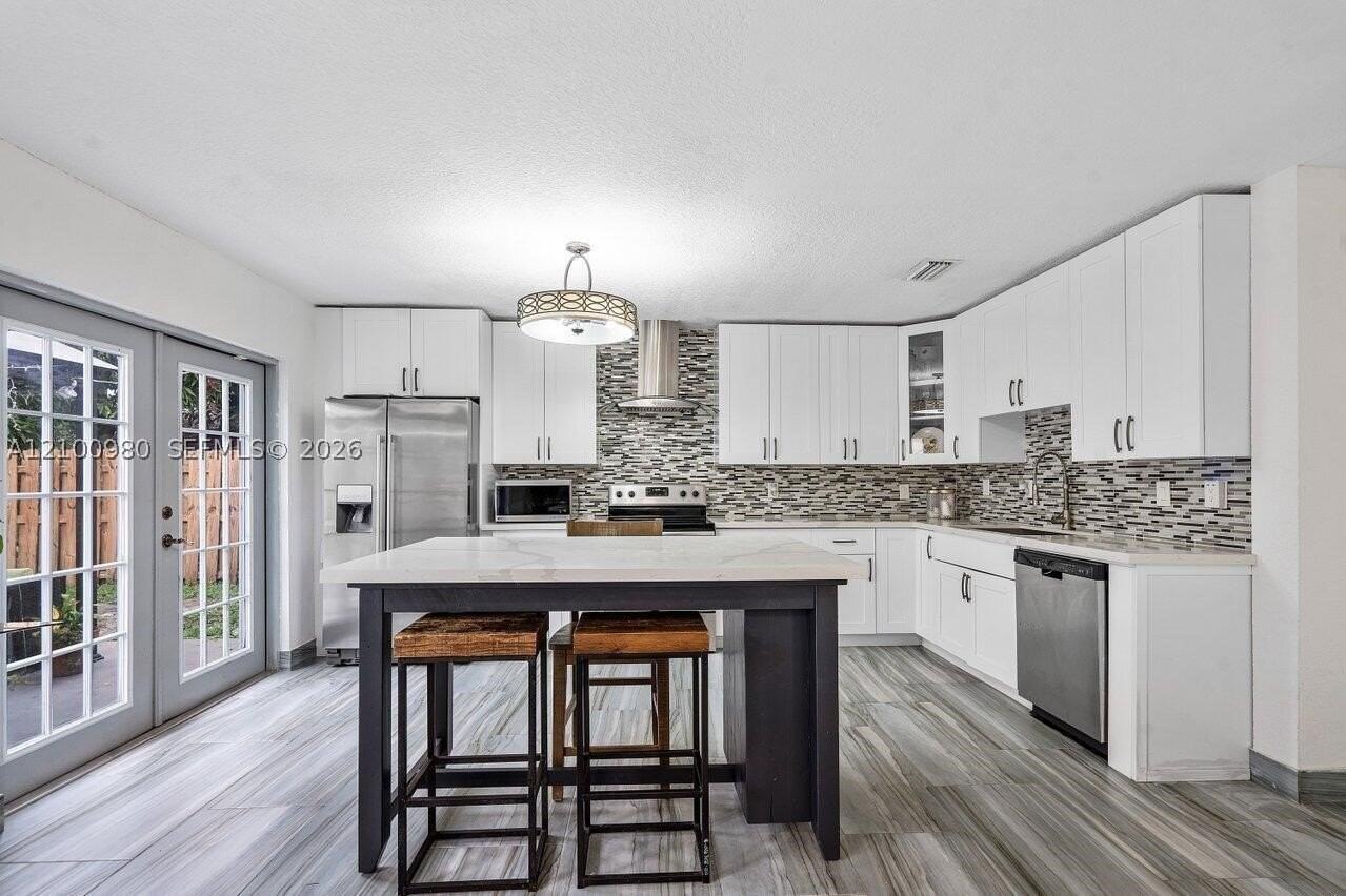 387 Nw 39th Way - Photo 7 of 22