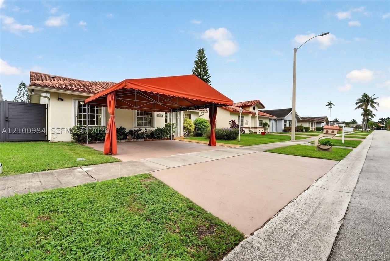 13889 Sw 158th Ter #13889 - Photo 3 of 50