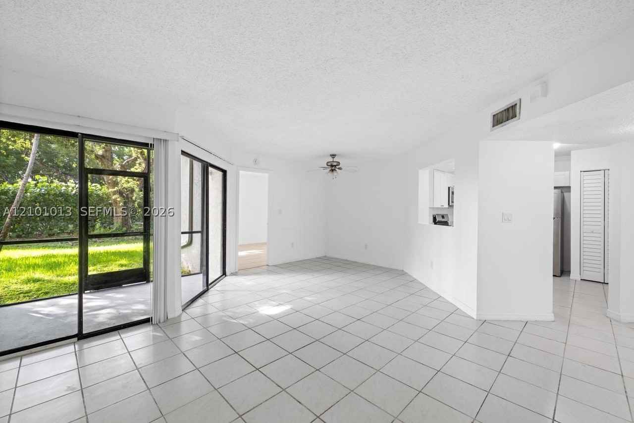 1055 N Franklin Ave #1055G - Photo 6 of 28