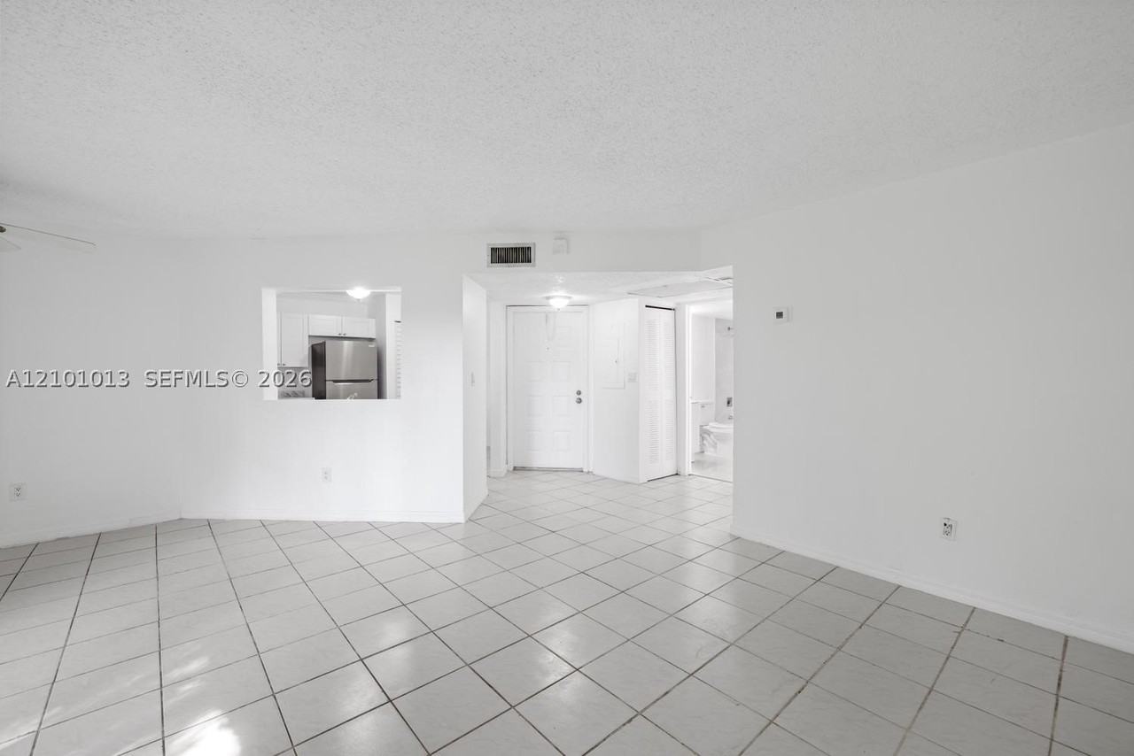 1055 N Franklin Ave #1055G - Photo 7 of 28