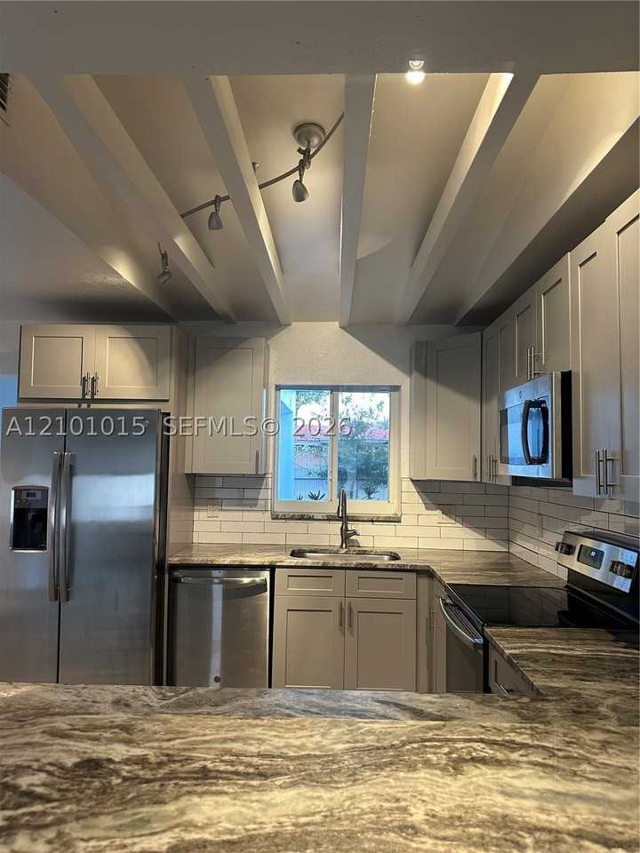 2848 Nw 9th Ter - Photo 5 of 13