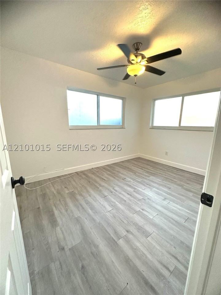 2848 Nw 9th Ter - Photo 7 of 13