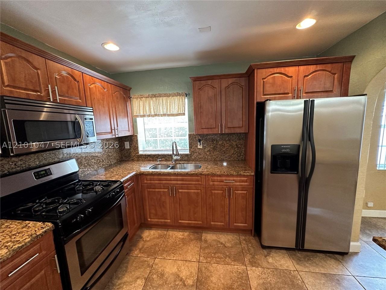 112 Ne 206th Ter - Photo 6 of 17