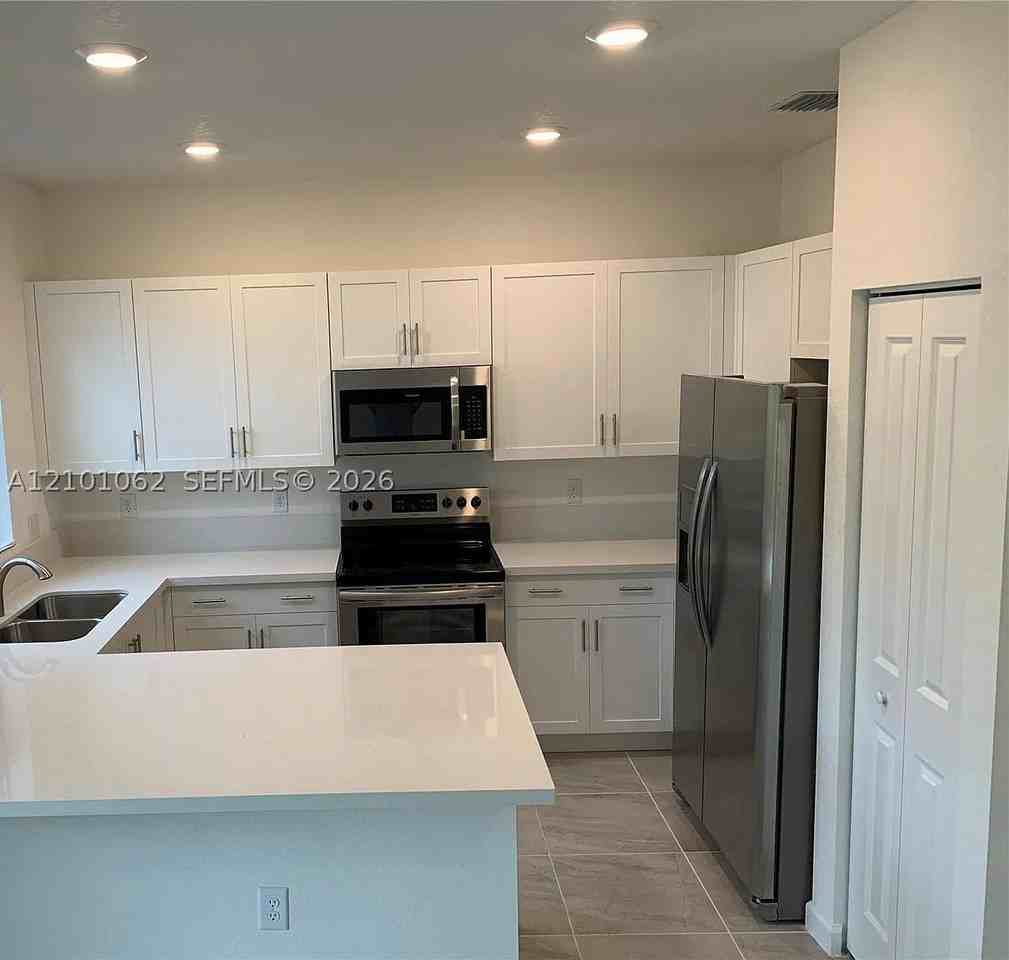 303 Ne 208th Ter #303 - Photo 4 of 6