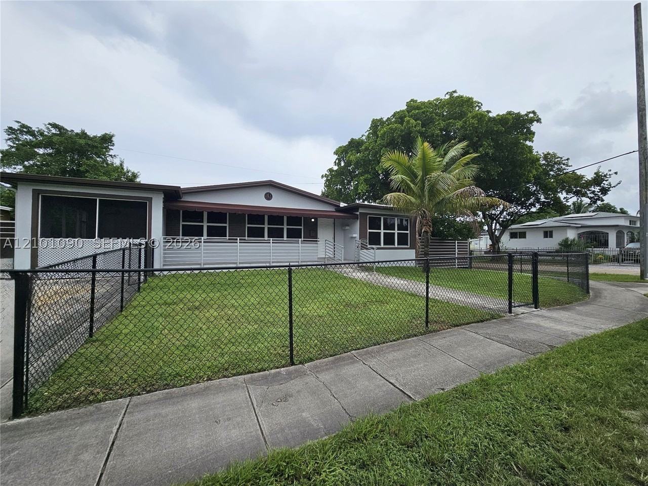 12735 N Miami Ave - Photo 2 of 25