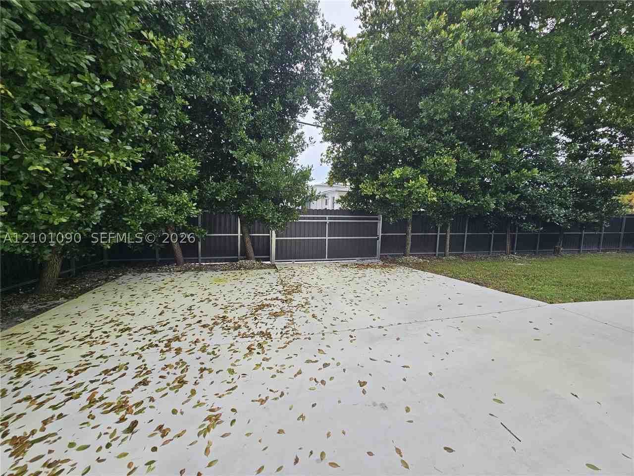 12735 N Miami Ave - Photo 3 of 25
