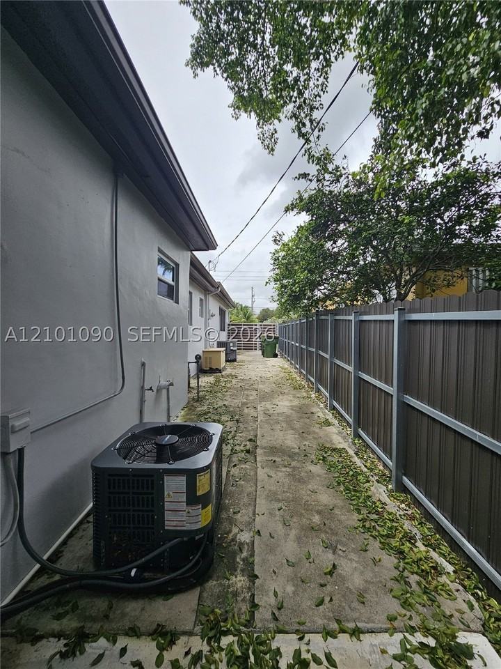 12735 N Miami Ave - Photo 6 of 25