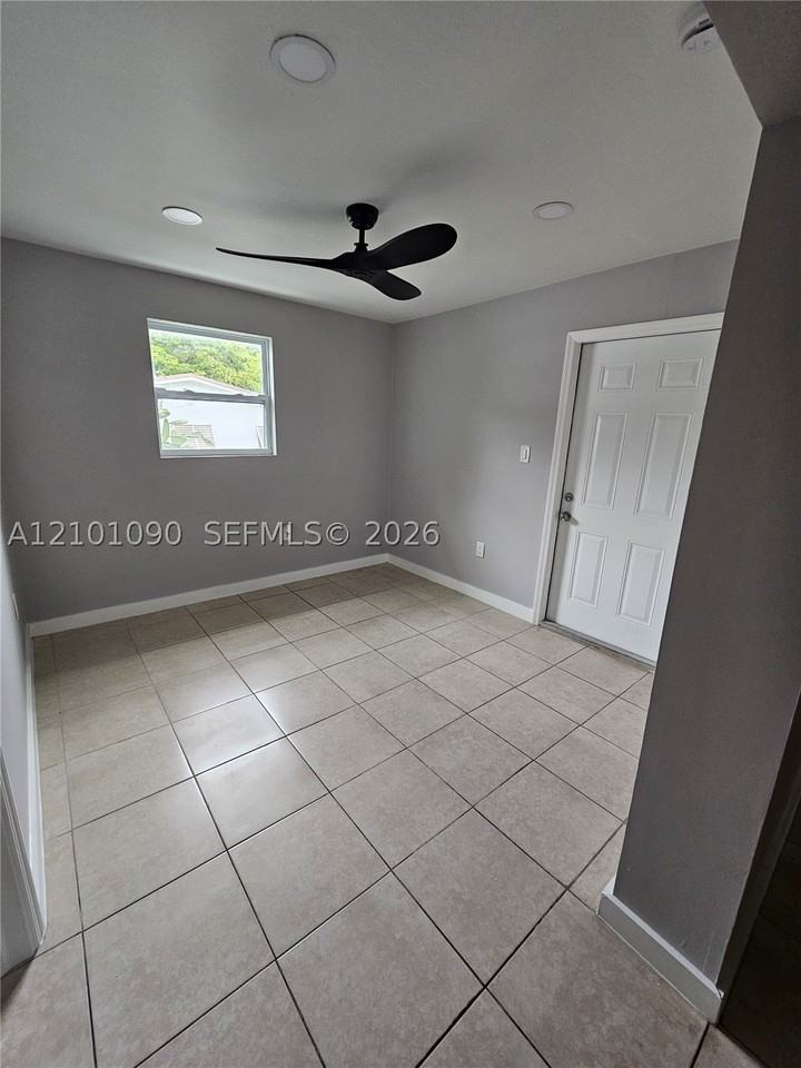 12735 N Miami Ave - Photo 7 of 25