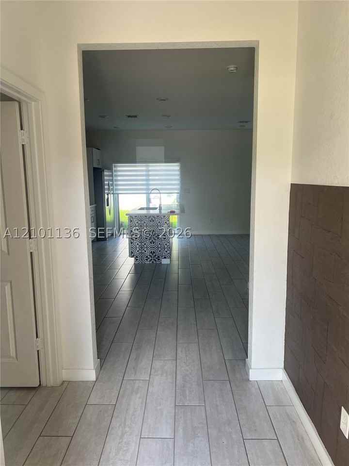 793 Se 19th St - Photo 2 of 15