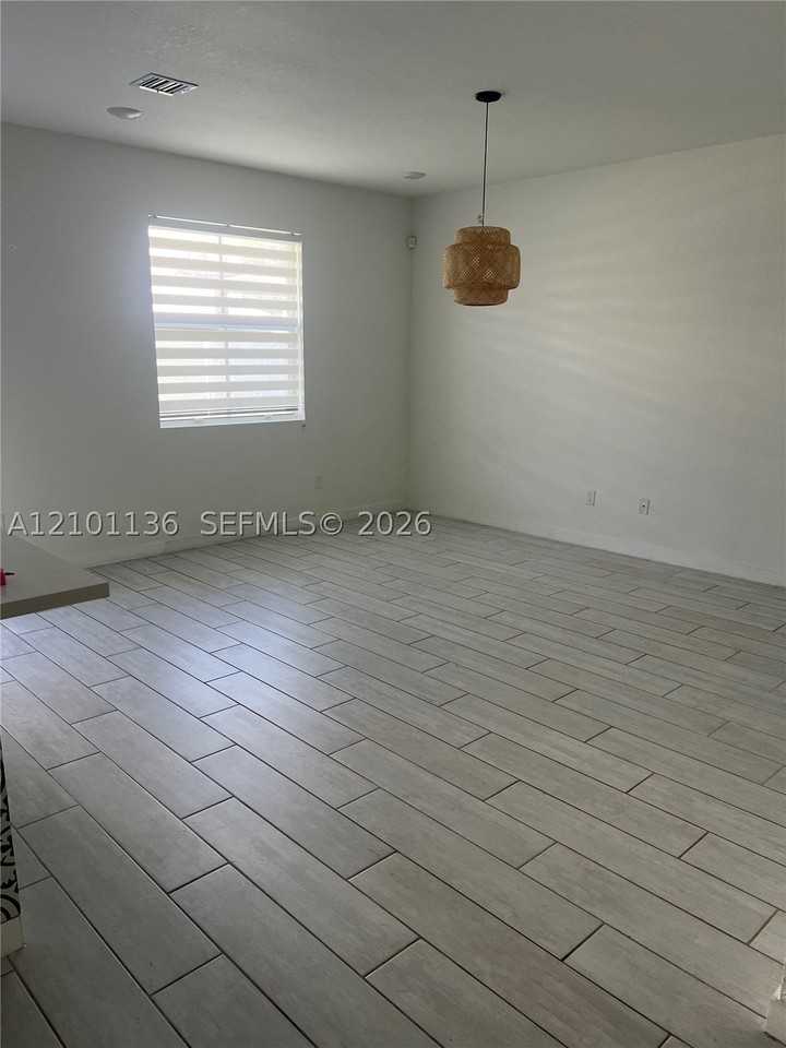 793 Se 19th St - Photo 4 of 15