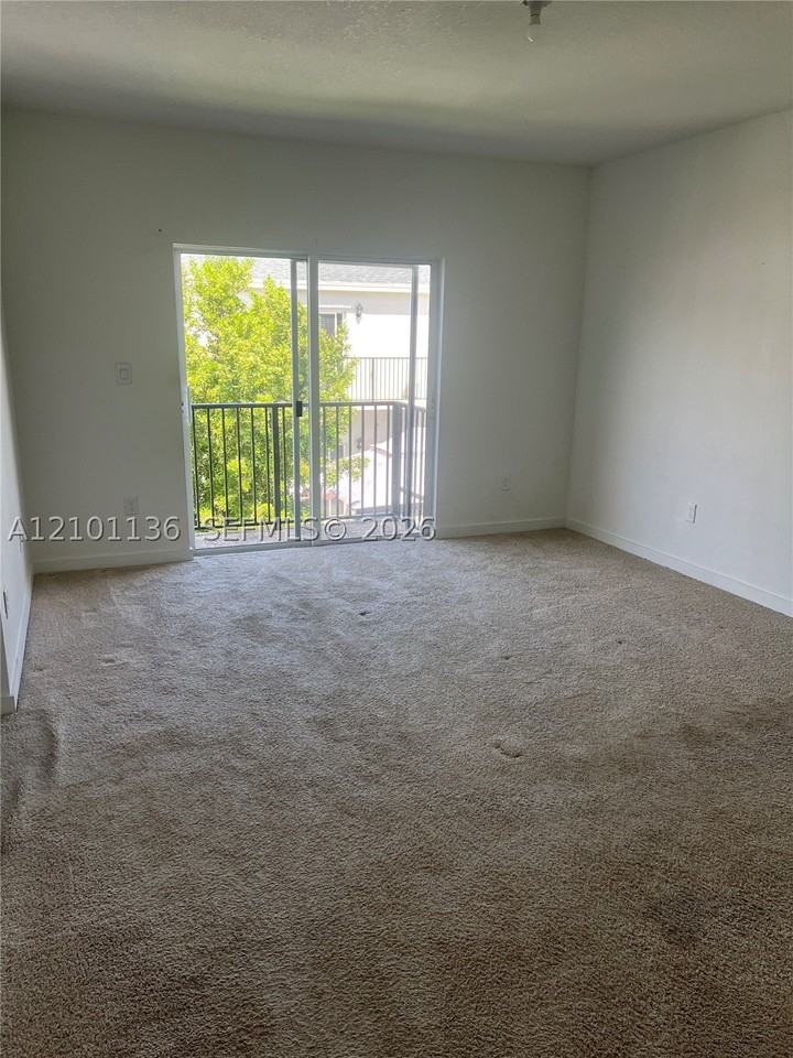 793 Se 19th St - Photo 6 of 15