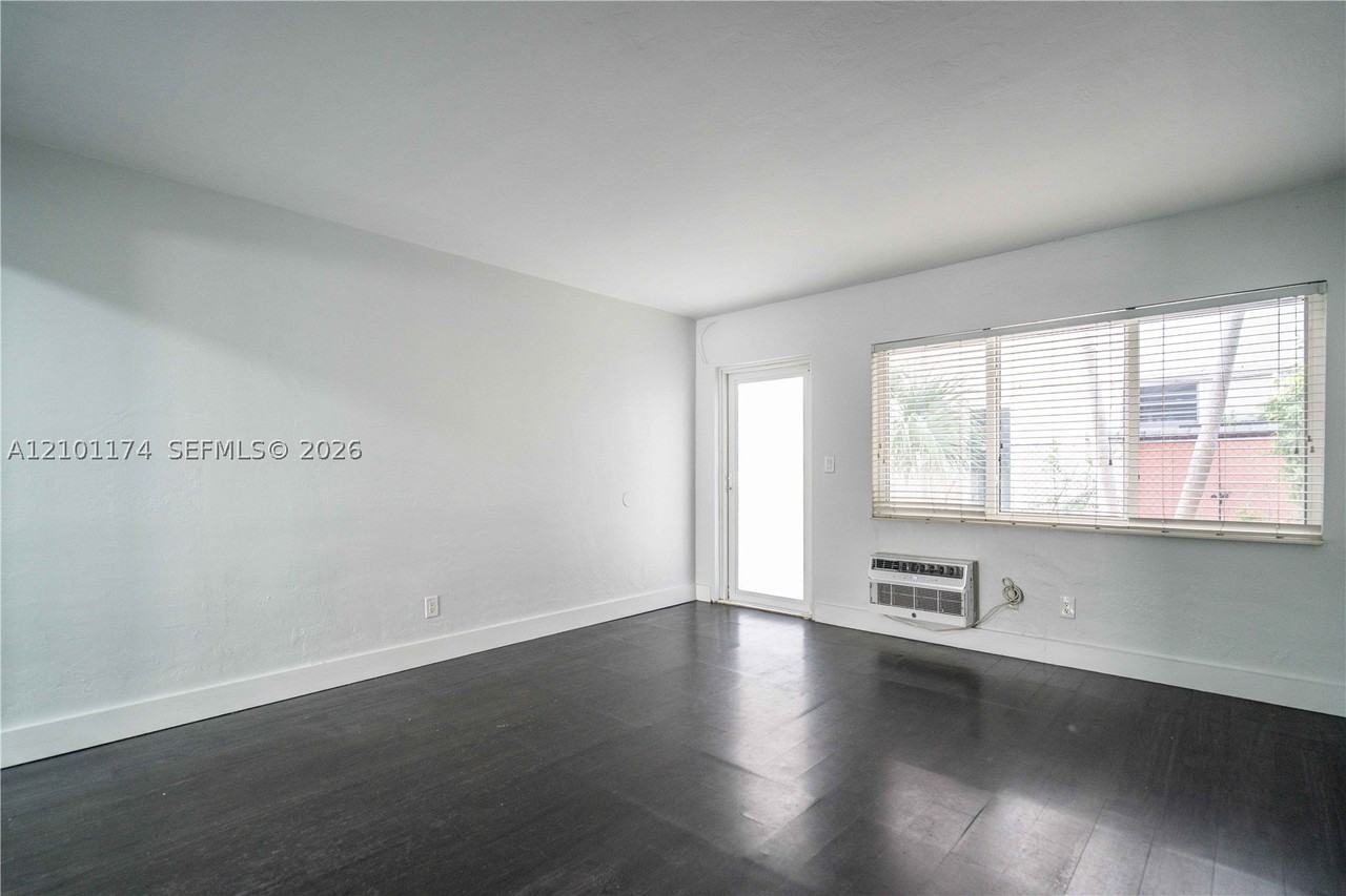 7311 Byron Ave #6 - Photo 5 of 14