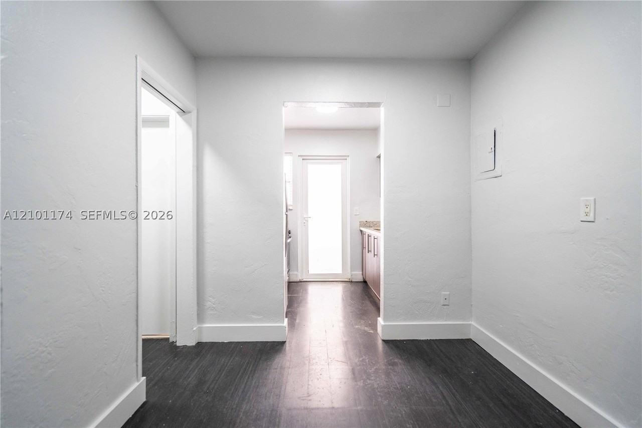 7311 Byron Ave #6 - Photo 6 of 14