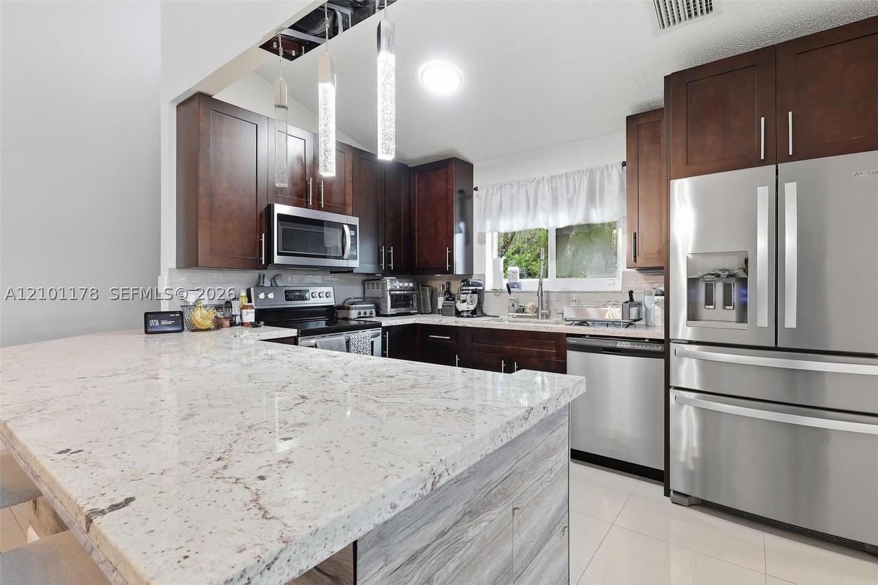 7532 Pinewalk Dr S #108 - Photo 4 of 17