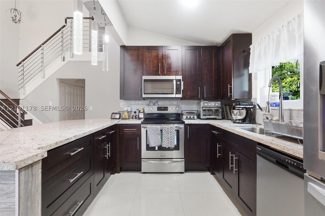 7532 Pinewalk Dr S #108 - Photo 5 of 17