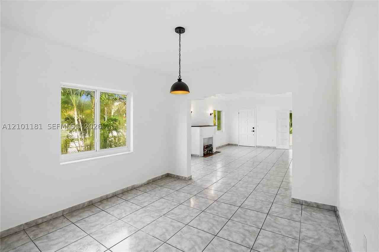 1550 Sw 13th St - Photo 6 of 28