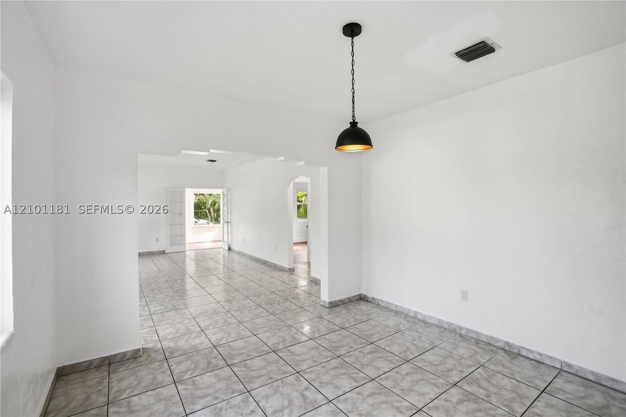 1550 Sw 13th St - Photo 7 of 28