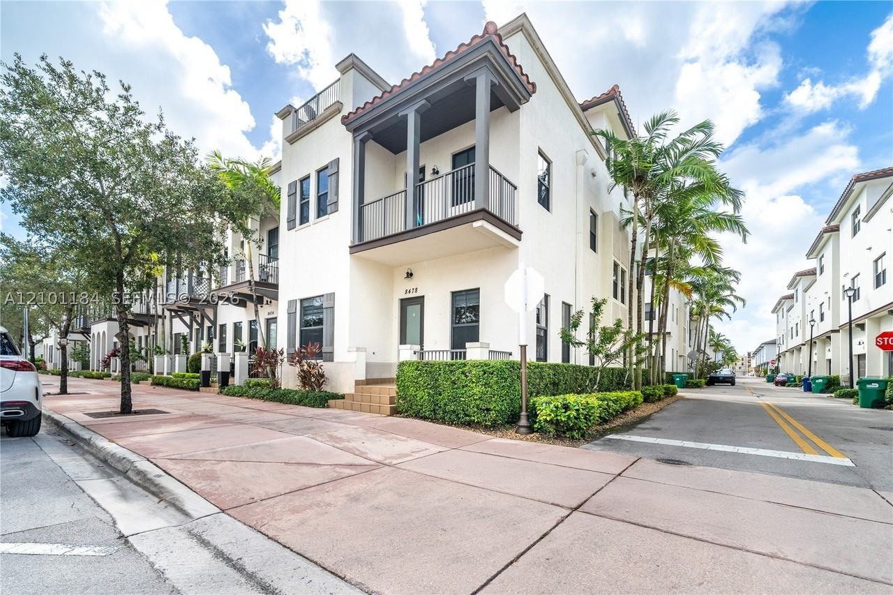 8478 Nw 52nd St - Photo 2 of 44