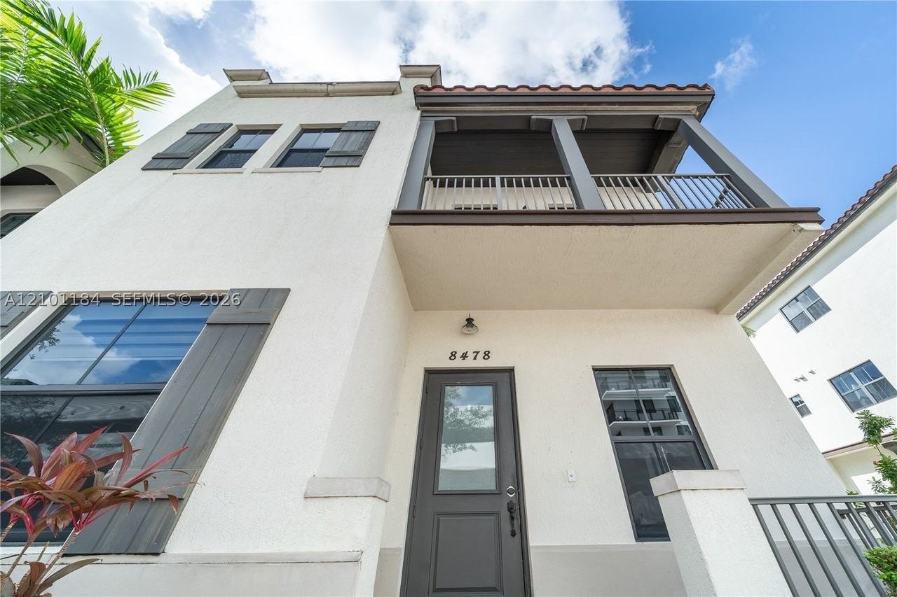 8478 Nw 52nd St - Photo 3 of 44