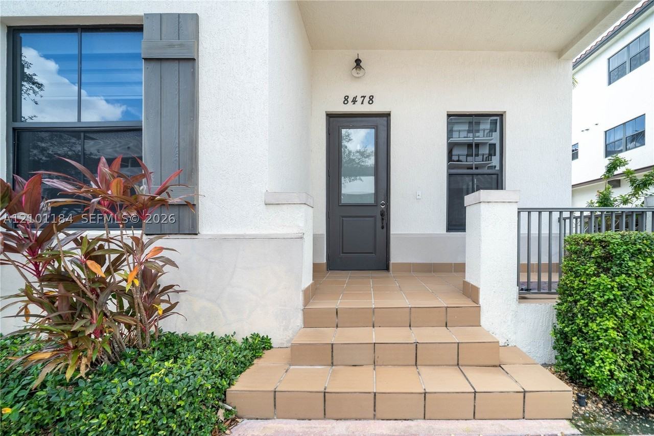 8478 Nw 52nd St - Photo 4 of 44