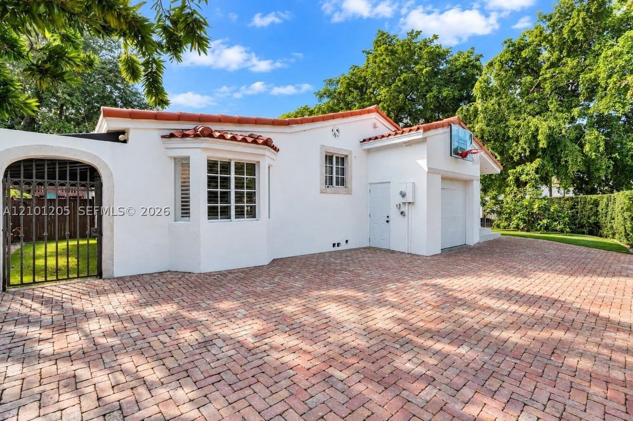 371 Sw 29th Rd - Photo 2 of 41
