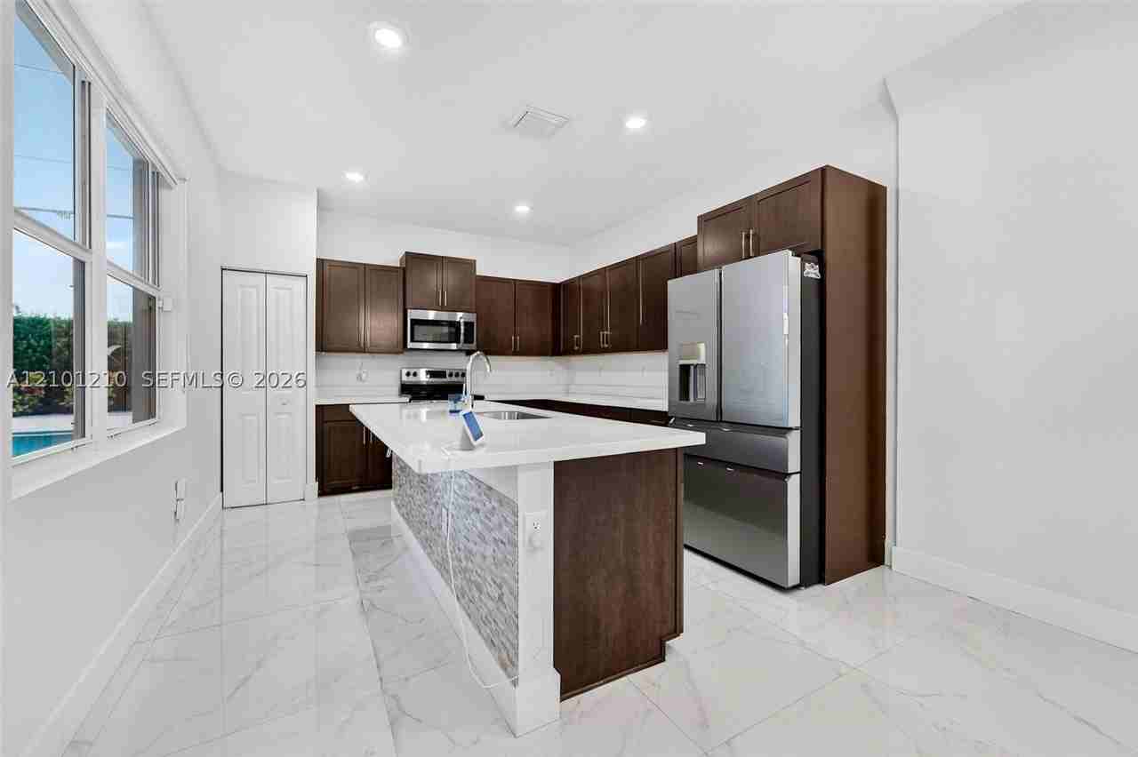19815 Sw 132nd Ct - Photo 4 of 44