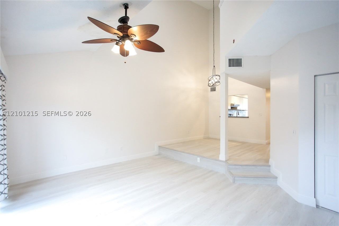 4211 S Pine Island Rd - Photo 4 of 24