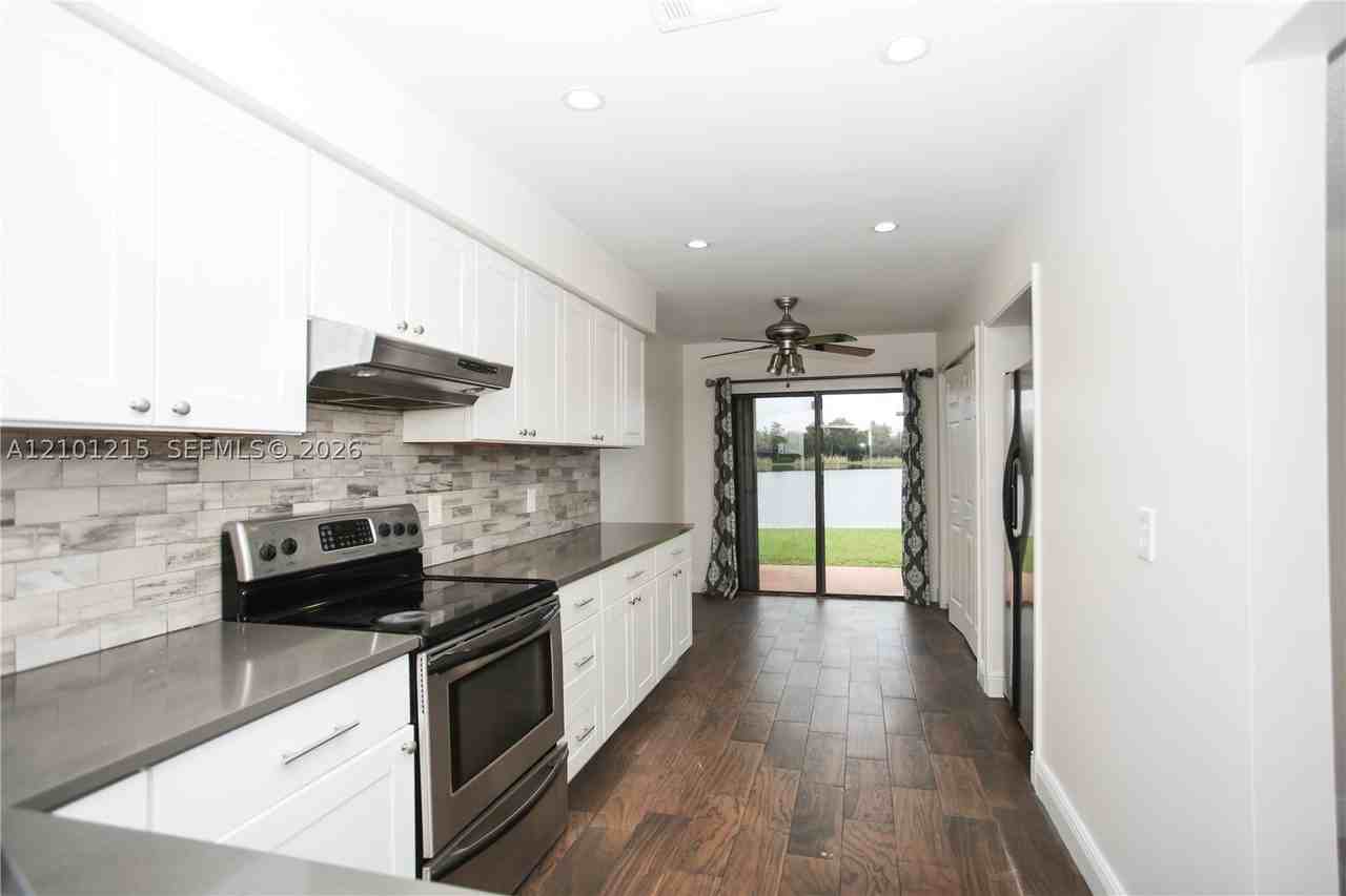 4211 S Pine Island Rd - Photo 6 of 24