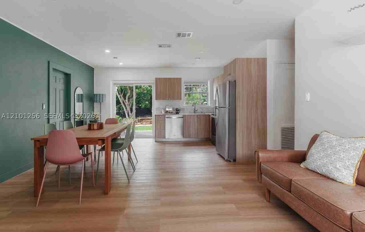 1153 Ne 158th St - Photo 5 of 17